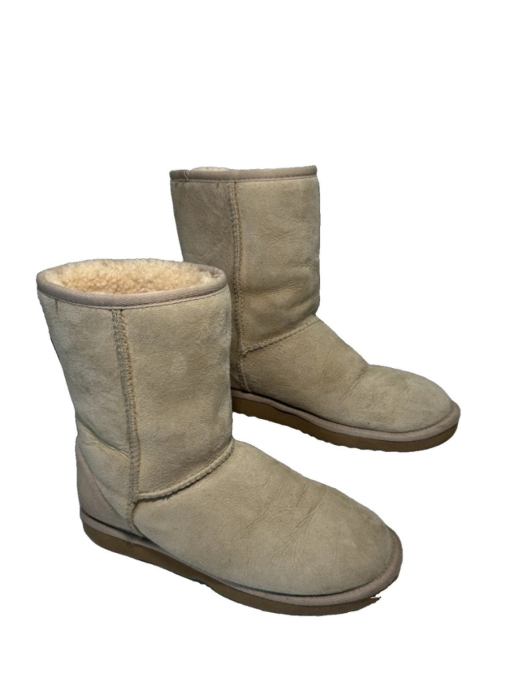 UGG 5825 original Classic short Shearling Boots Size 7 sand beige